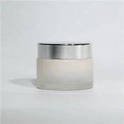 Balenie krémovej nádoby