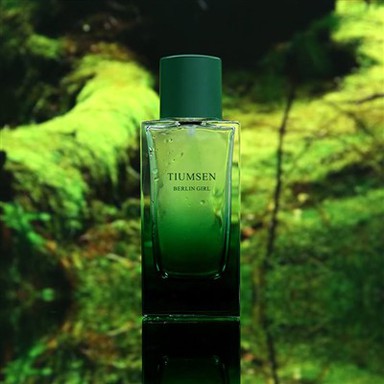 Efektný parfém z fľaše