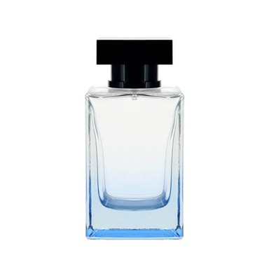 Svetlo modrá fľaša na parfum